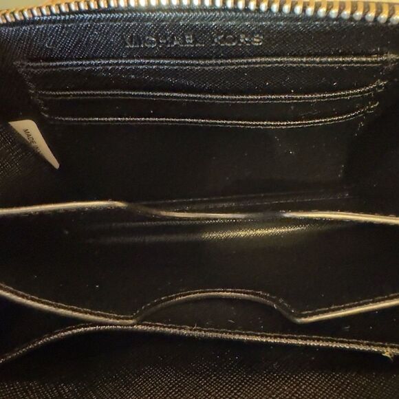 MICHAEL KORS WOMEN’S JET SET ZIP AROUND BLACK SIGNATURE WALLET W/SILVER ACCENTS - Picture 6 of 7